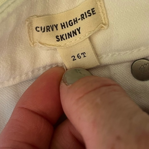 Madewell Curvy High Rise Skinny Jeans in Pure White - Picture 12 of 16